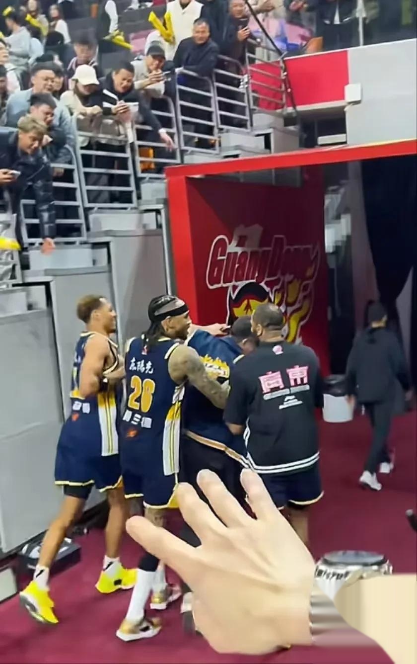 华体会新闻-关于广东队全场碾压全国篮球锦标赛，如同剧本杀再现，碾压的信息