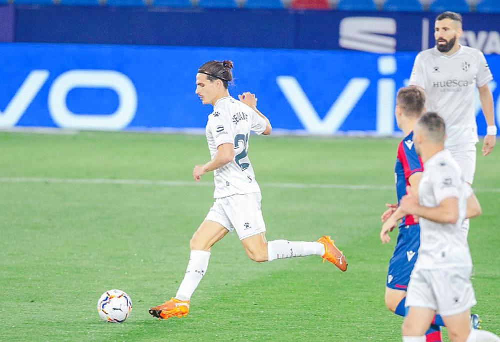 华体会直播-韦斯卡0比1不敌阿拉维斯，再次遭受失利的简单介绍