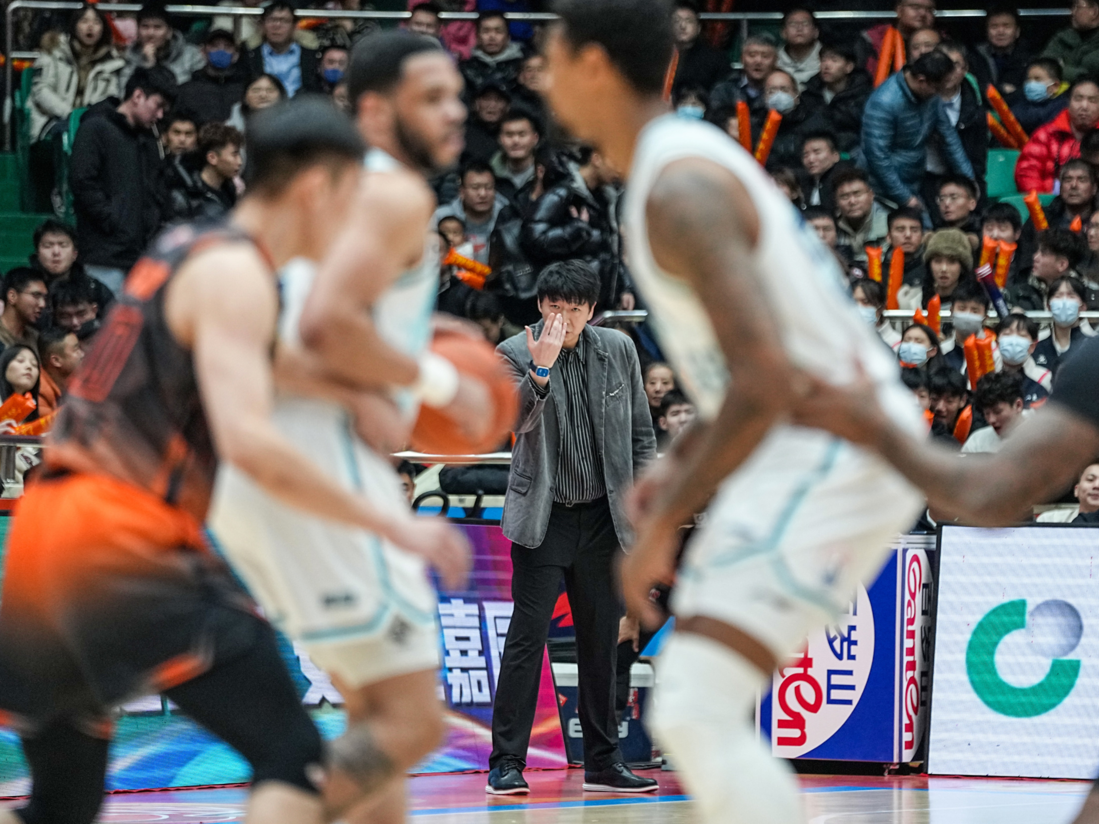 华体会在线登录-亚洲明星球员出征国外赛场，备战重要比赛