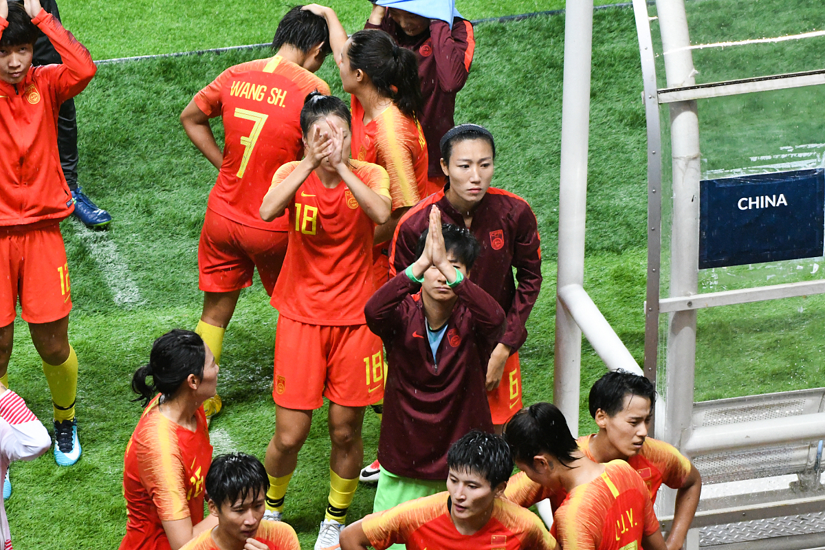 华体会培训-运动员们在赛场上拼尽全力，争取最后胜利