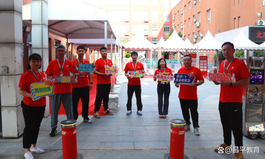 华体会网站-大赛决赛前的热身赛：全队精神饱满迎接挑战的简单介绍