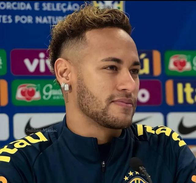 华体会登录入口-巴西足球明星表现抢眼获得好评