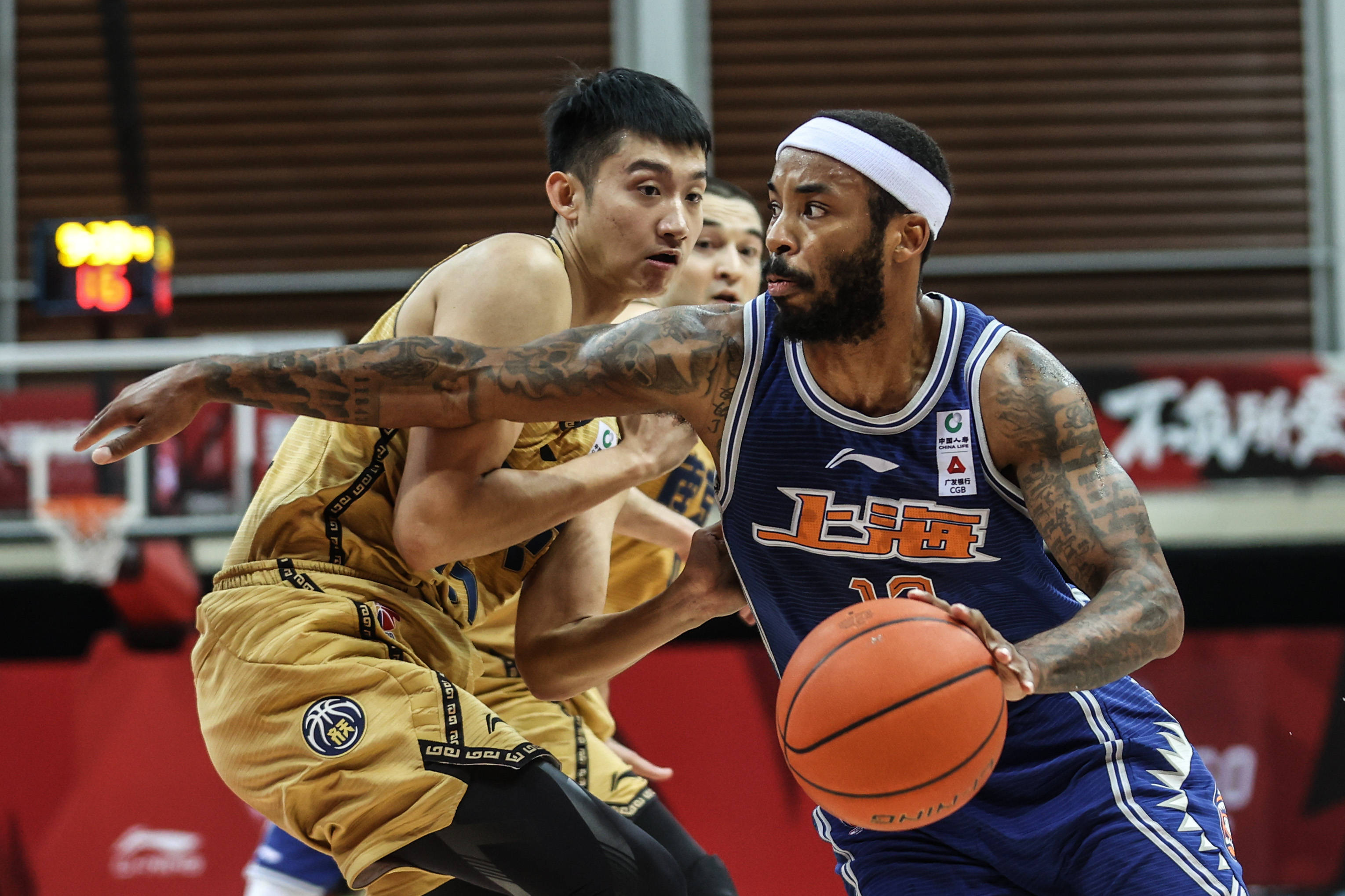 包含上海久事球员因伤退出CBA比赛，团队实力或受影响的词条